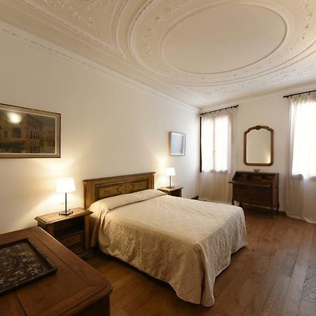 Le Due Corone Bed & Breakfast Venesia Bagian luar foto