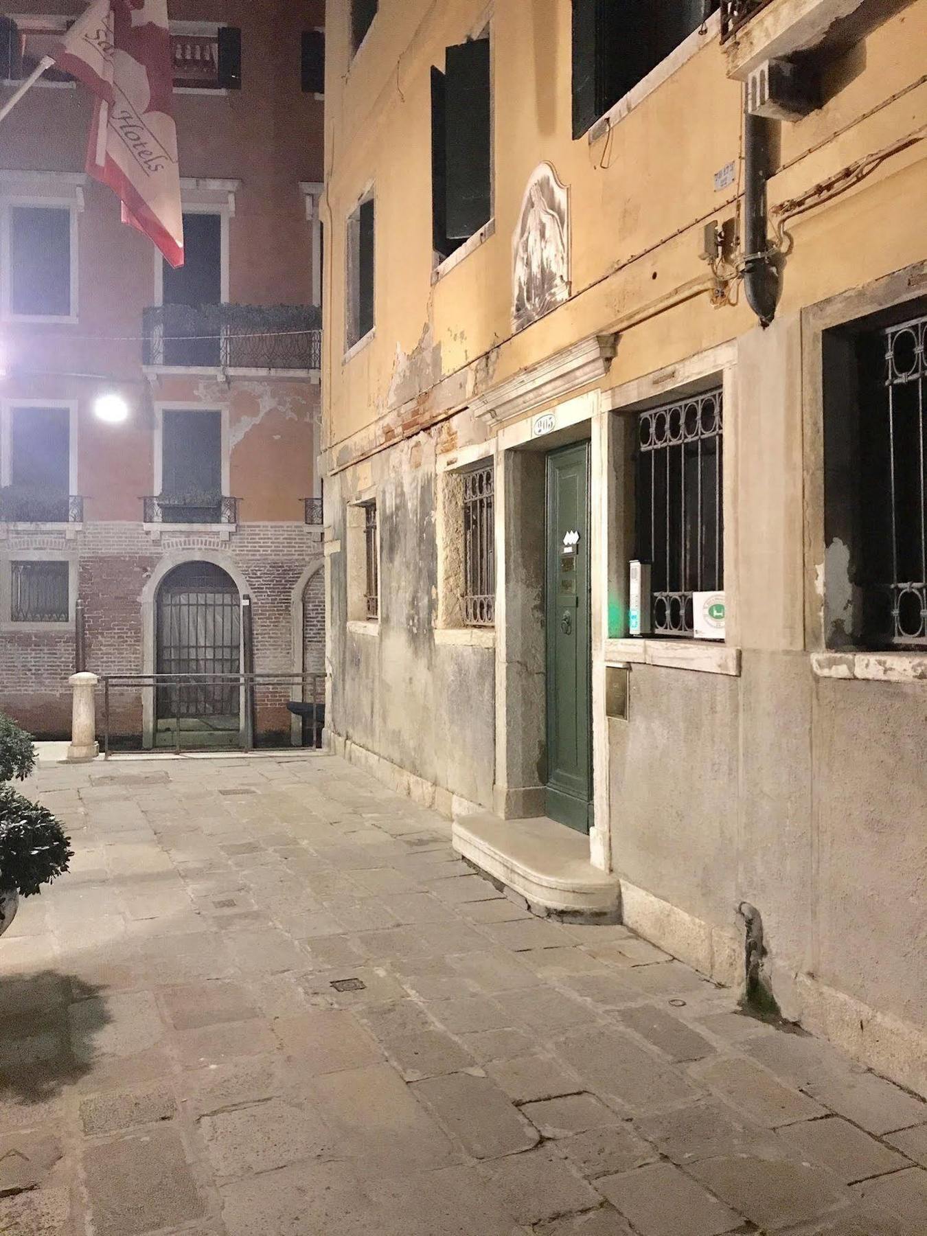 Le Due Corone Bed & Breakfast Venesia Bagian luar foto