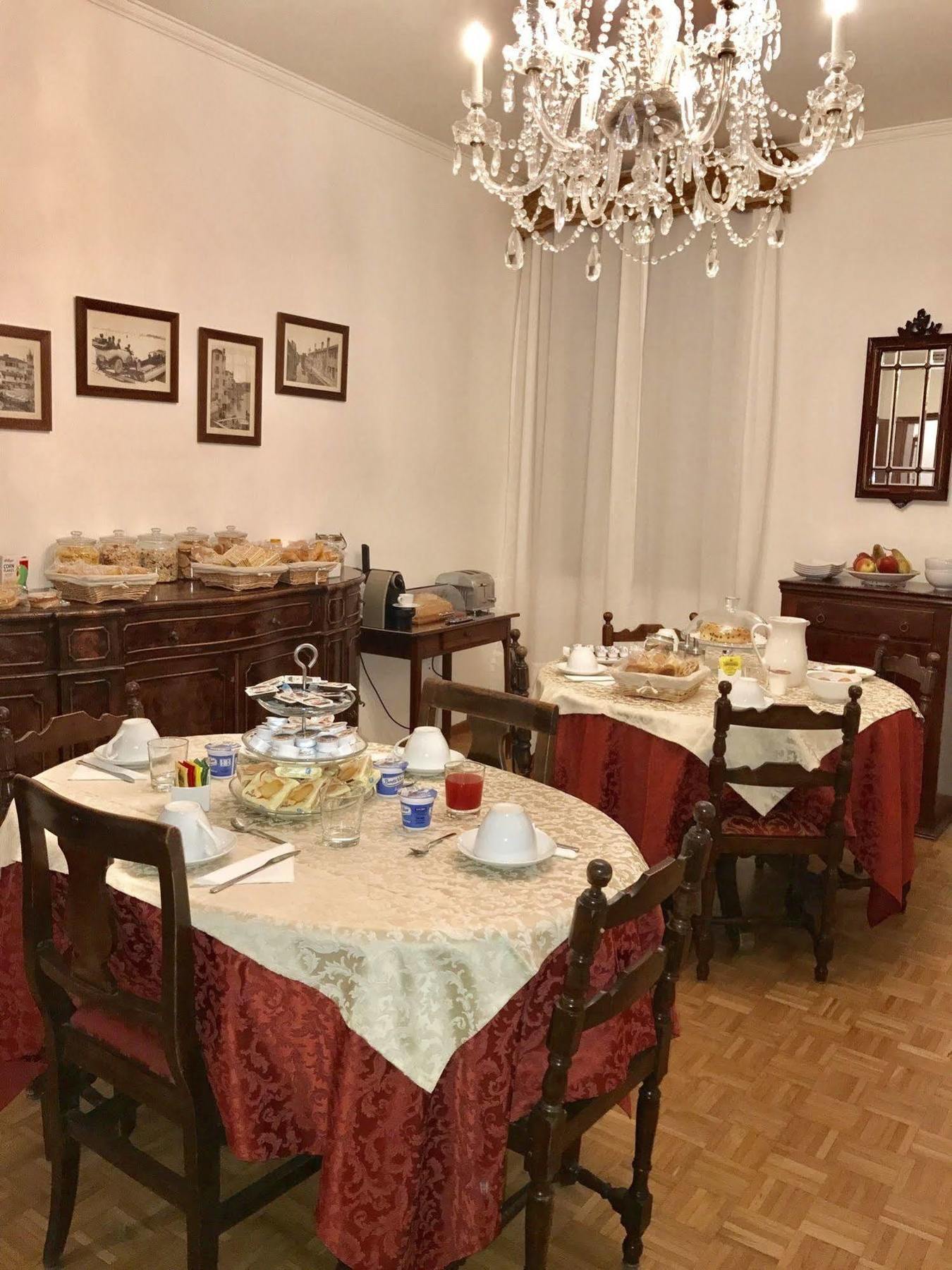 Le Due Corone Bed & Breakfast Venesia Bagian luar foto